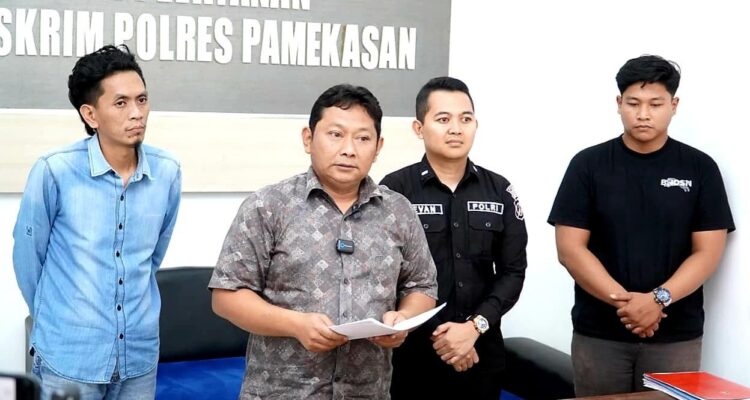 Kasat Reskrim Polres Pamekasan AKP Yoyok Hardianto memberikan keterangan pers terkait tersangka kasus dugaan kekerasan seksual di Pamekasan.