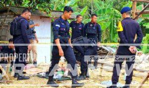 ledakan-petasan-pamekasan-gegana-penanganan.jpg Tim Gegana melakukan penanganan lokasi ledakan petasan di Pamekasan