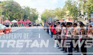 apel-gabungan-polres-pamekasan-malam-takbiran-2026.jpg Apel gabungan Polres Pamekasan di Monumen Arek Lancor untuk pengamanan malam takbiran Idul Fitri 1447 H pada Jumat sore.