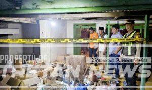 pabrik-petasan-ilegal-pamekasan-polisi-gerebek.jpg Polisi menggerebek pabrik petasan ilegal dan memasang garis polisi di lokasi di Pamekasan