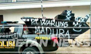 Polisi mengamankan petasan rakitan unik berbentuk besar di wilayah Proppo, Pamekasan