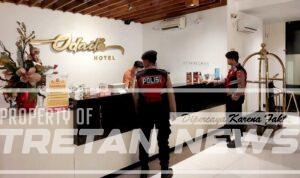 Polisi dialog dengan petugas Hotel Odaita Pamekasan