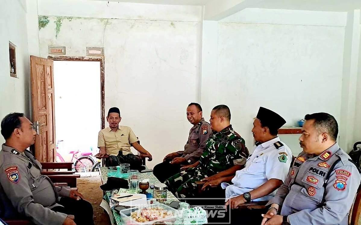 Kapolsek Palengaan bersama Forkopimcam saat cooling system di Ponpes Sumur Tengah Palengaan Laok