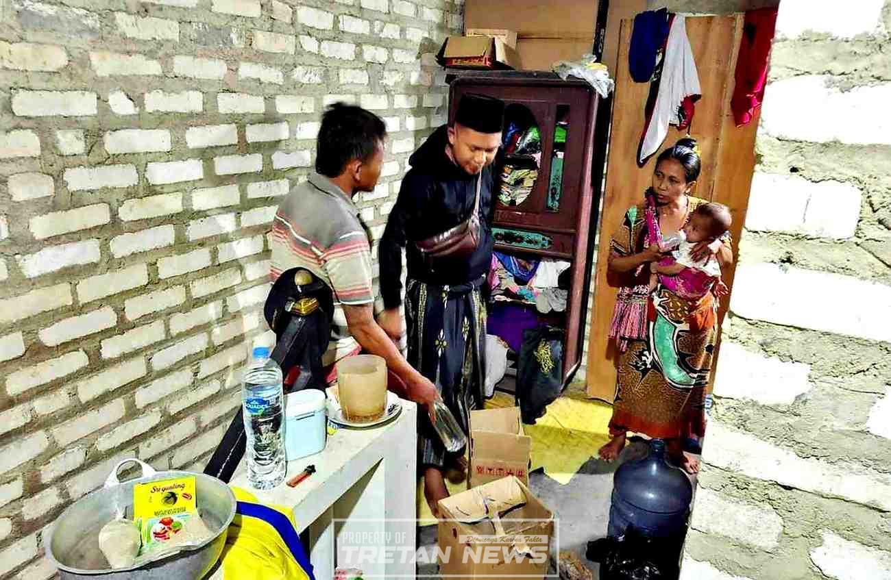 Polsek Tlanakan mengamankan botol miras dari rumah warga dalam operasi di Pamekasan