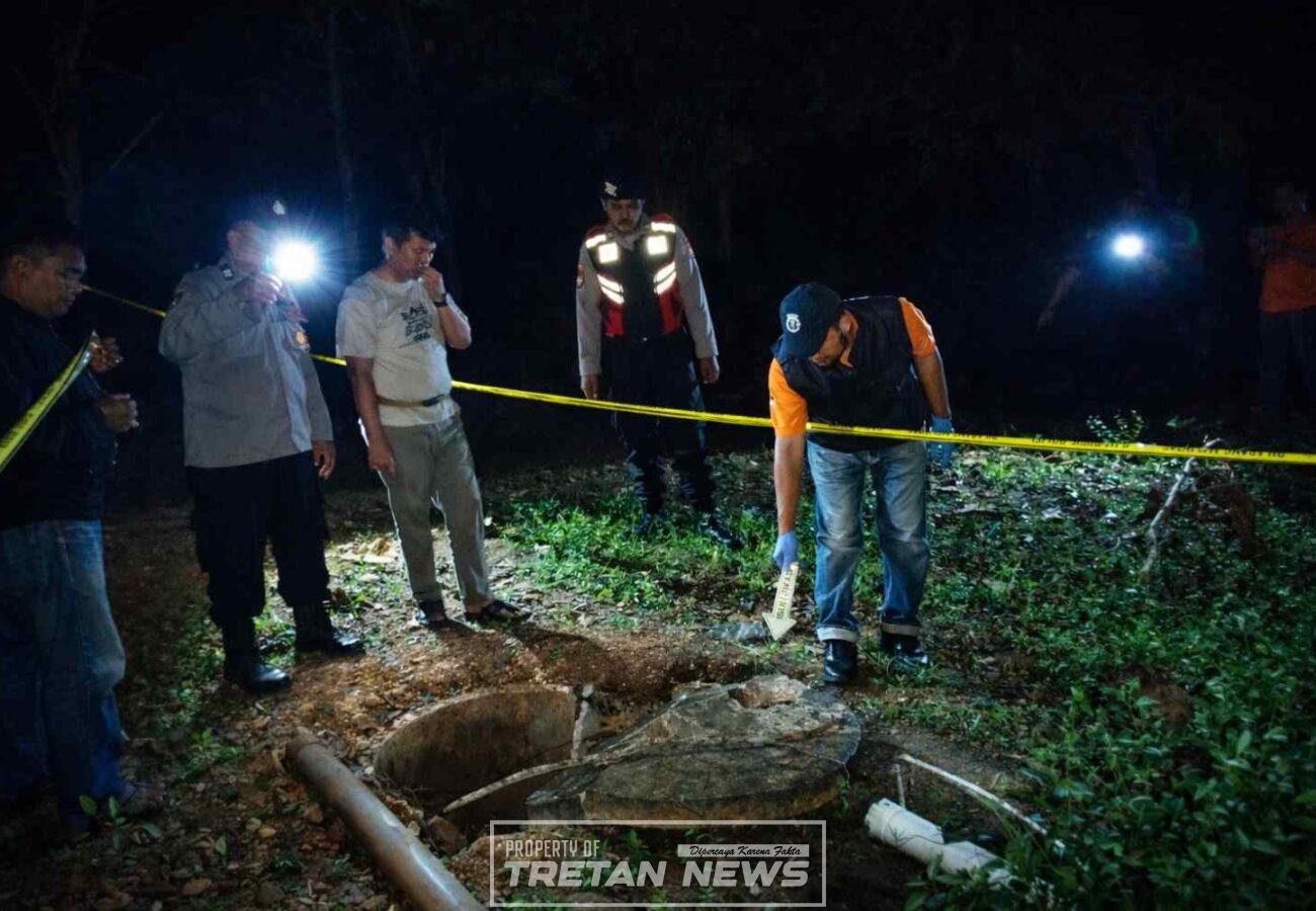 Polisi melakukan olah TKP di lokasi ledakan septic tank di Palengaan Pamekasan yang menewaskan balita