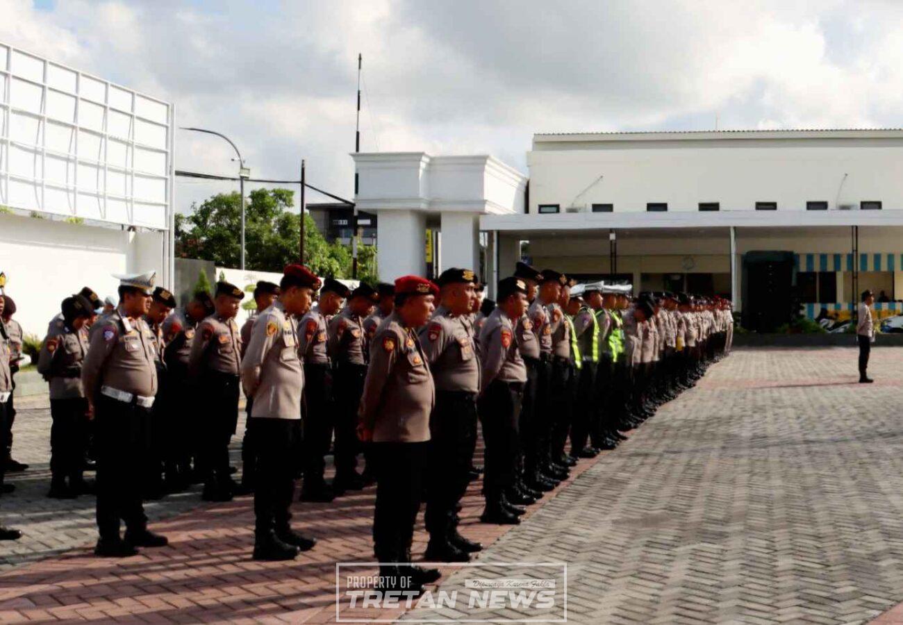 Personel Polres Pamekasan saat apel pengamanan ibadah Jumat Agung dan Paskah 2026