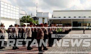 Personel Polres Pamekasan saat apel pengamanan ibadah Jumat Agung dan Paskah 2026