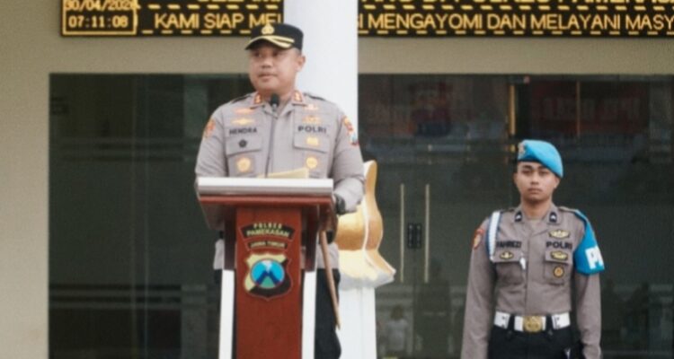 Kapolres Pamekasan memimpin apel Sabuk Kamtibmas di Mapolres Pamekasan untuk memperkuat keamanan dan ketertiban masyarakat