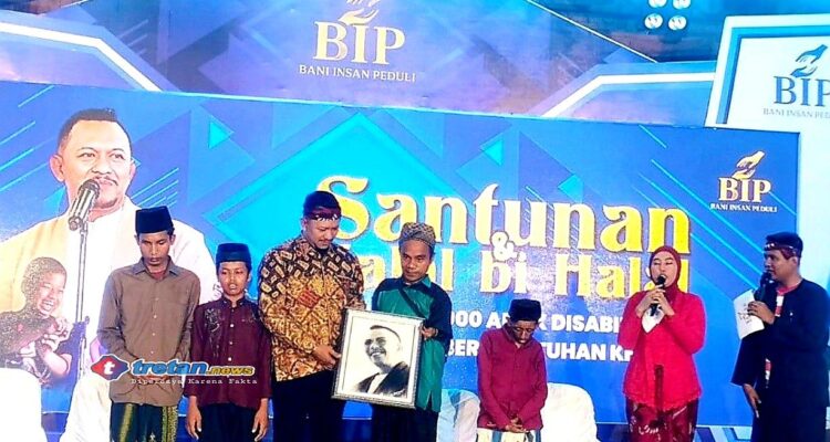 Kegiatan santunan 2000 anak disabilitas oleh BIP Foundation dalam acara halalbihalal di Gedung Bakorwil IV Pamekasan