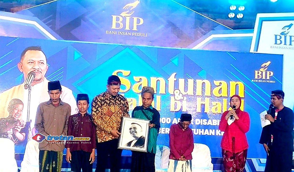Kegiatan santunan 2000 anak disabilitas oleh BIP Foundation dalam acara halalbihalal di Gedung Bakorwil IV Pamekasan
