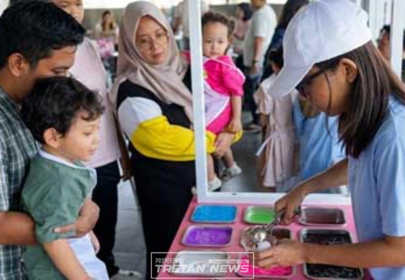 Keseruan bermain slime di BeSS Mansion Hotel Surabaya