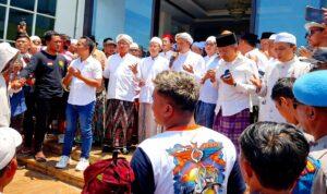 Ribuan warga dan ulama menyambut Haji Her di Pamekasan dengan doa dan istigatsah bersama