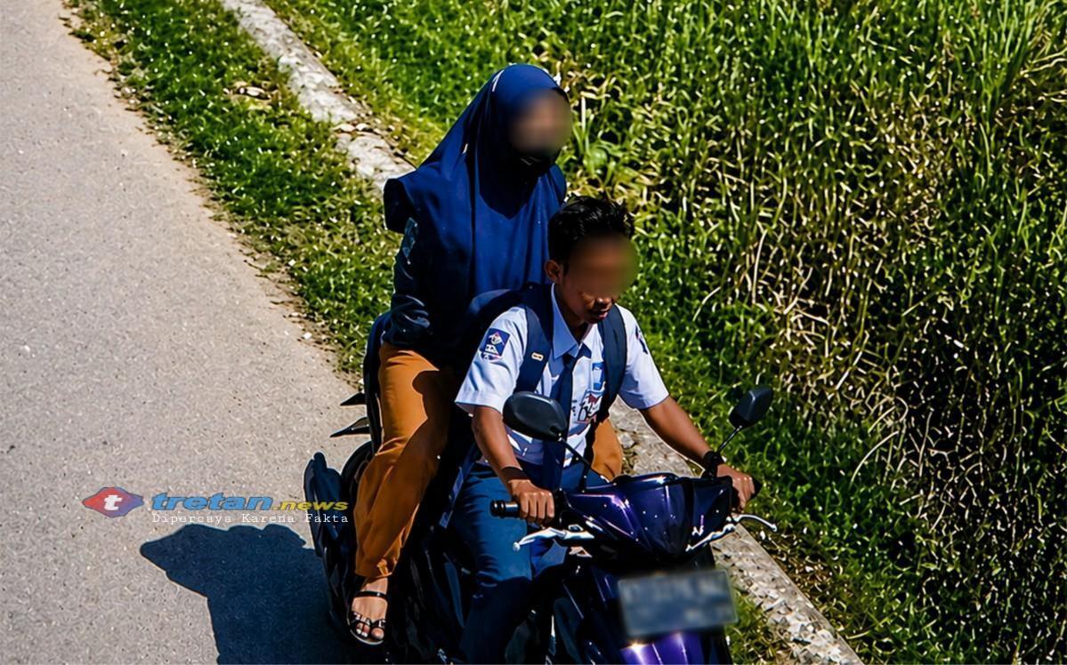 Rekaman CCTV memperlihatkan pelaku penipuan motor membonceng pelajar SMP sebelum membawa kabur sepeda motor di Pamekasan