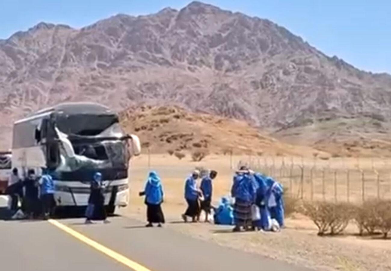 Bus jemaah haji Probolinggo mengalami insiden di kawasan Jabal Magnet Madinah, seluruh penumpang dipastikan selamat.