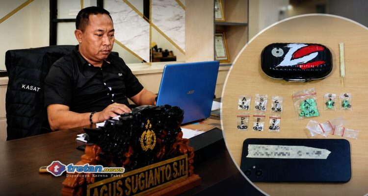 Kasat Narkoba Polres Pamekasan dengan inset barang bukti sabu dan pil ekstasi hasil pengungkapan kasus narkoba di Proppo
