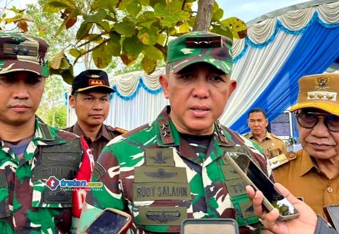 Danrem 084 Bhaskara Jaya Brigjen TNI Kohir meninjau lokasi pembangunan Yon TP di Pamekasan bersama Forkopimda