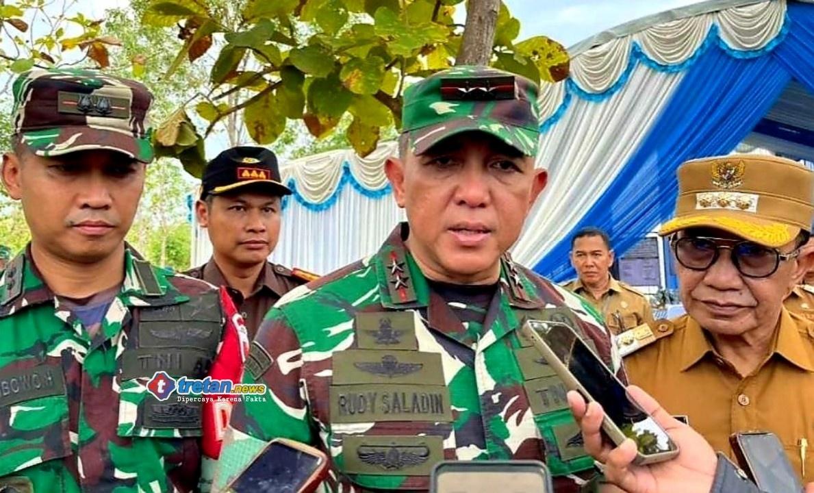 Danrem 084 Bhaskara Jaya Brigjen TNI Kohir meninjau lokasi pembangunan Yon TP di Pamekasan bersama Forkopimda
