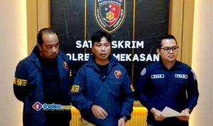 Tim Satreskrim Polres Pamekasan memberikan keterangan pers terkait pengungkapan kasus pencurian Toko Emas Jakarta yang diduga melibatkan jaringan pencurian nasional