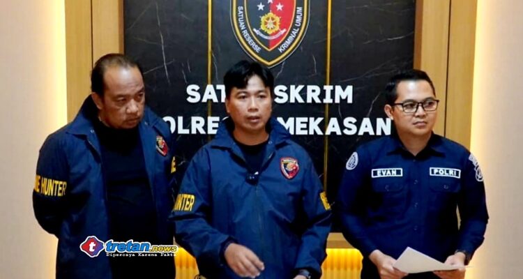 Tim Satreskrim Polres Pamekasan memberikan keterangan pers terkait pengungkapan kasus pencurian Toko Emas Jakarta yang diduga melibatkan jaringan pencurian nasional