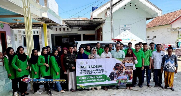 Kegiatan bakti sosial pemeriksaan kesehatan gratis oleh Klinik Utama Faiza untuk warga Desa Pangtonggal, Kecamatan Proppo, Pamekasan