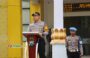 Kapolres Pamekasan AKBP Hendra Eko Triyulianto memimpin apel pengamanan pemberangkatan jamaah haji 2026 di Mapolres Pamekasan