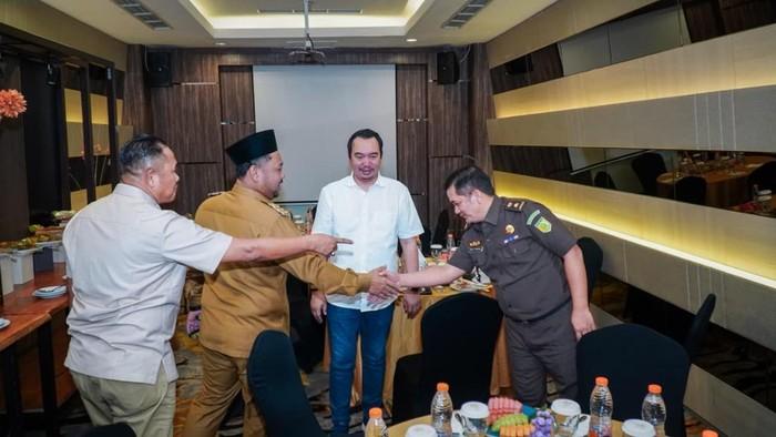 Bupati Gresik Fandi Akhmad Yani memberikan arahan dalam Bimtek pengadaan barang dan jasa BLUD di Gresik