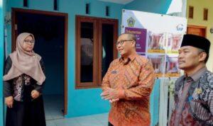 Program bedah rumah RTLH di Desa Pulopancikan Gresik hasil kolaborasi Pemkab Gresik dan PT SMF.