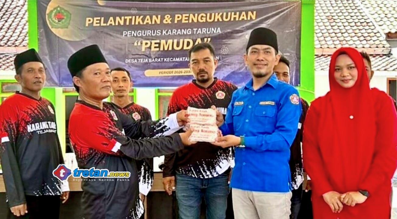 Pemuda Karang Taruna Desa Teja Barat memproduksi tempe lokal mandiri di Pamekasan