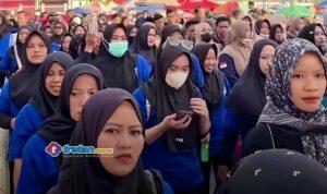 Ribuan warga mengikuti Jalan Sehat HUT ke-14 Kabar Madura di SGMRP Pamekasan