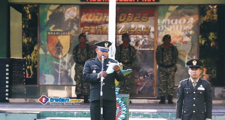 Kapten Inf Yainaroh memimpin Upacara Hari Lahir Pancasila di Lapangan Makodim 0826/Pamekasan, Senin (1/6/2026)