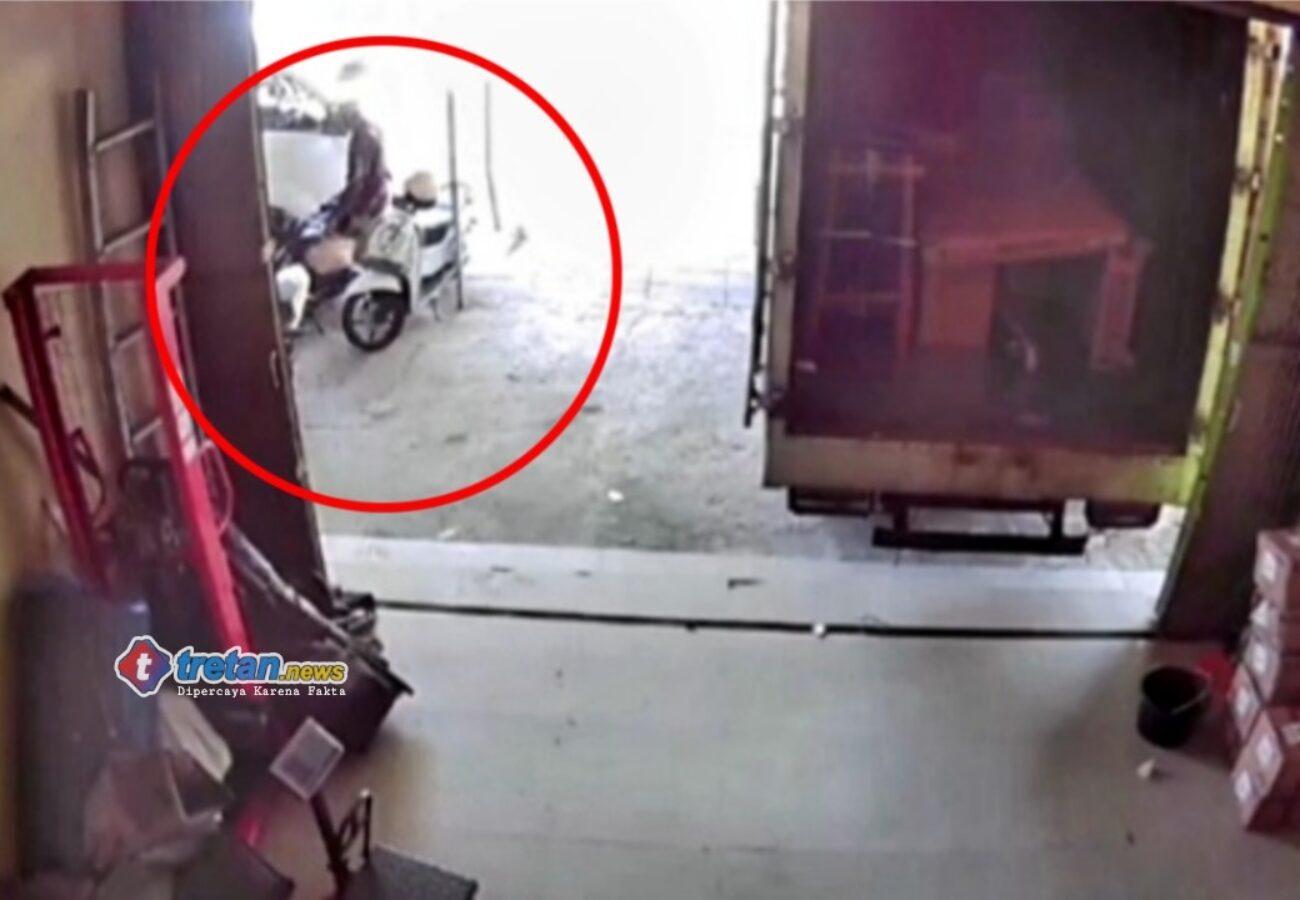 Rekaman CCTV aksi dugaan pencurian sepeda motor di Ruko Teja Pamekasan
