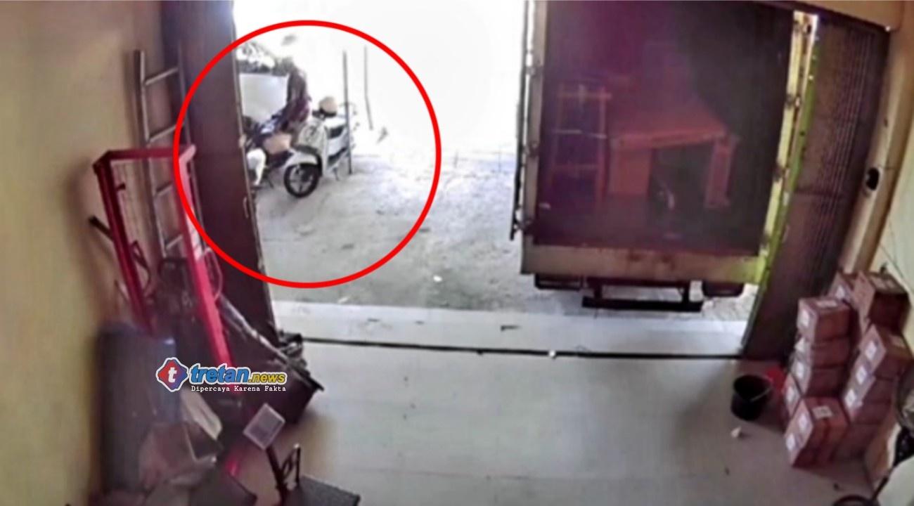 Rekaman CCTV aksi dugaan pencurian sepeda motor di Ruko Teja Pamekasan