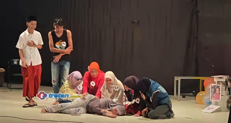 Drama HAH karya Putu Wijaya dipentaskan mahasiswa TBIN UIN Madura di Aula Gedung Baru UIN Madura