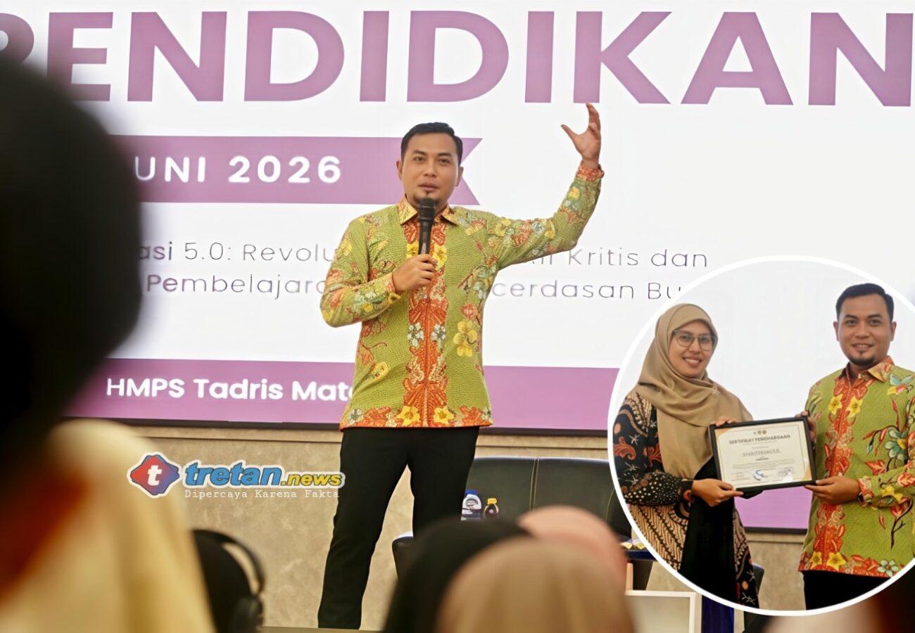 Khairul Umam menjadi pembicara Seminar Pendidikan di UIN Madura tentang AI dan nalar kritis, disertai momen penerimaan sertifikat penghargaan