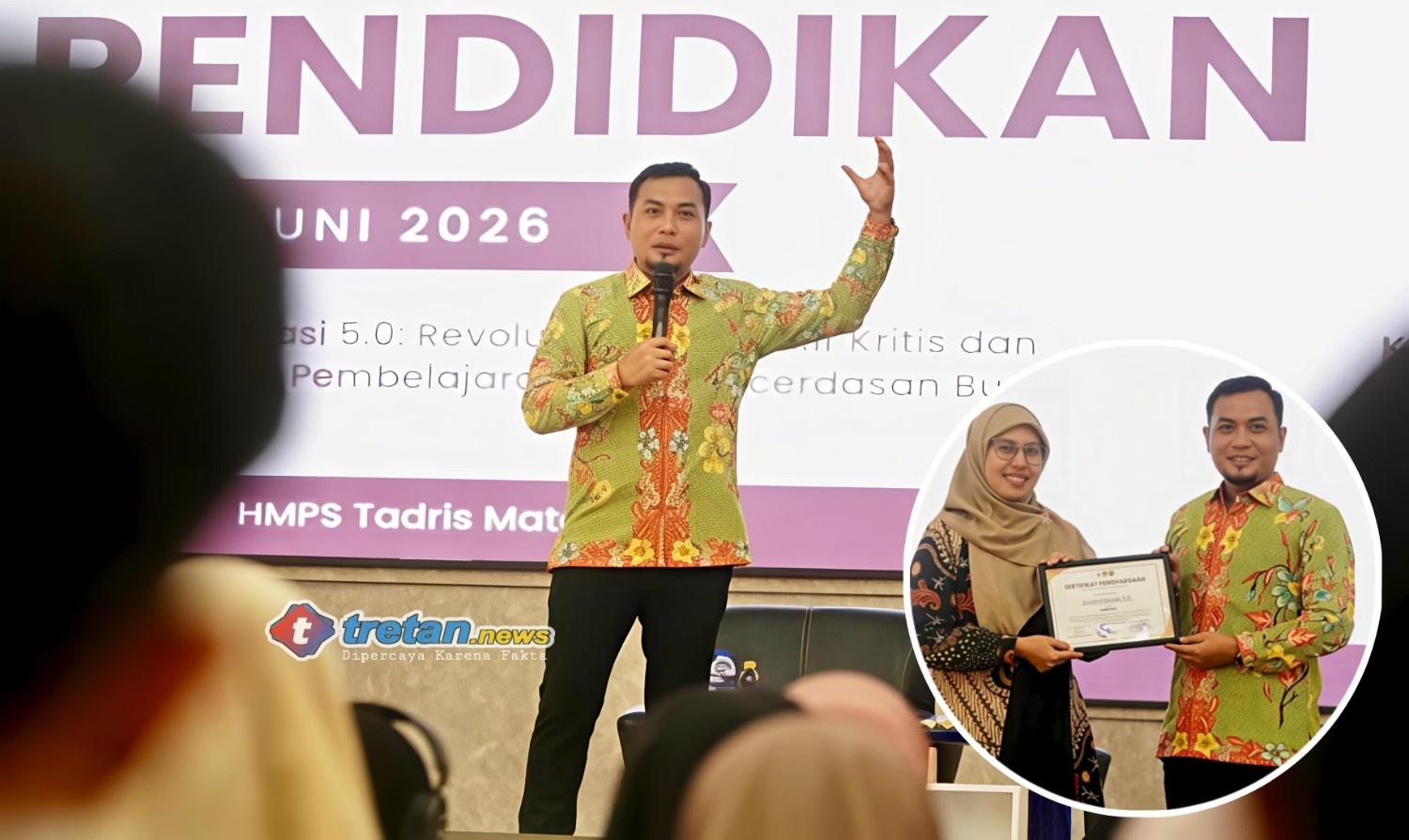 Khairul Umam menjadi pembicara Seminar Pendidikan di UIN Madura tentang AI dan nalar kritis, disertai momen penerimaan sertifikat penghargaan