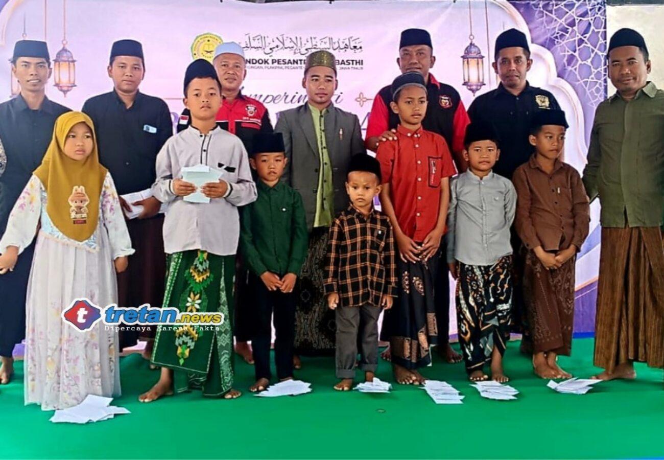Madas Nusantara Pegantenan berbagi santunan kepada anak yatim
