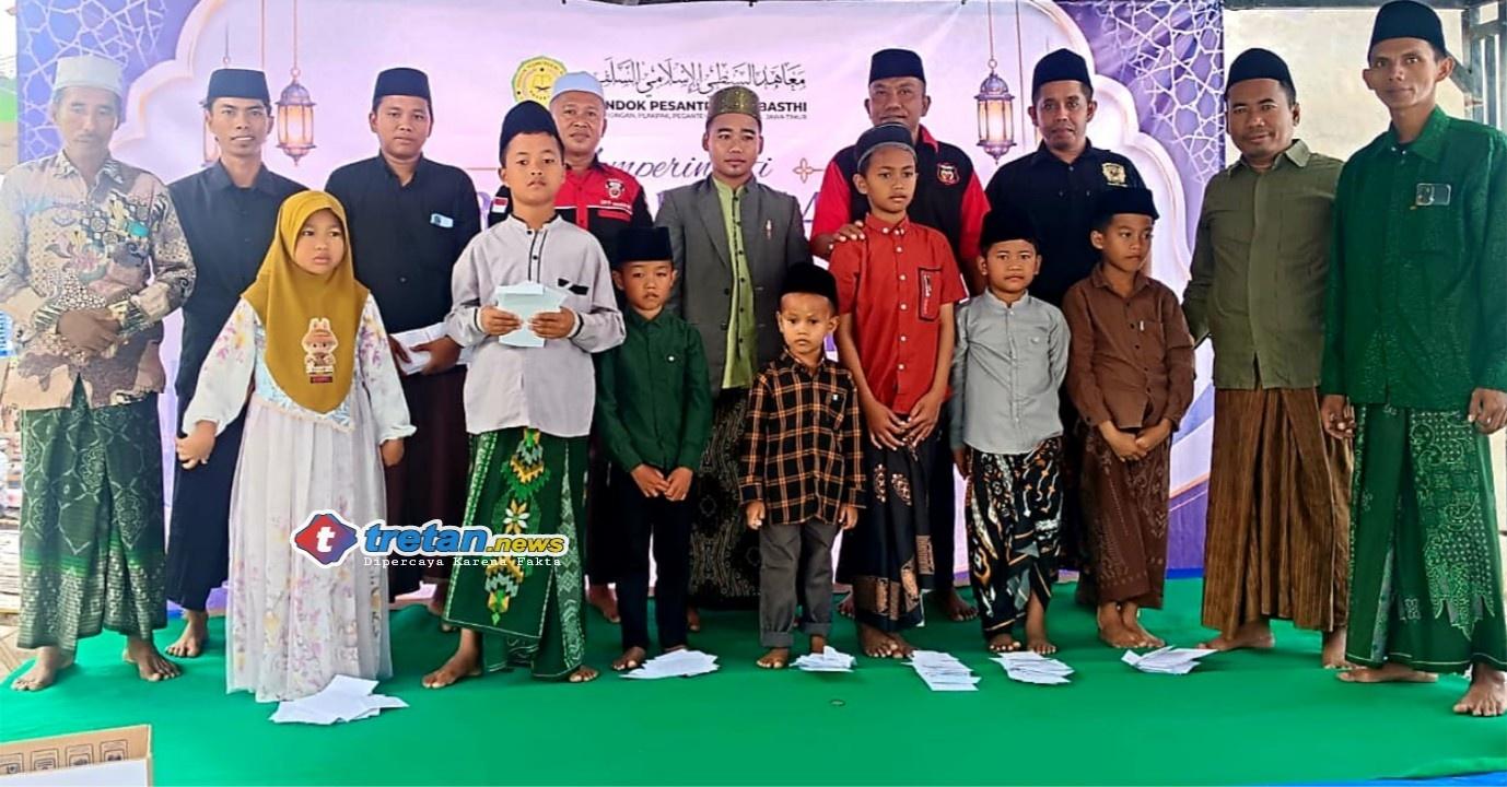 Madas Nusantara Pegantenan berbagi santunan kepada anak yatim