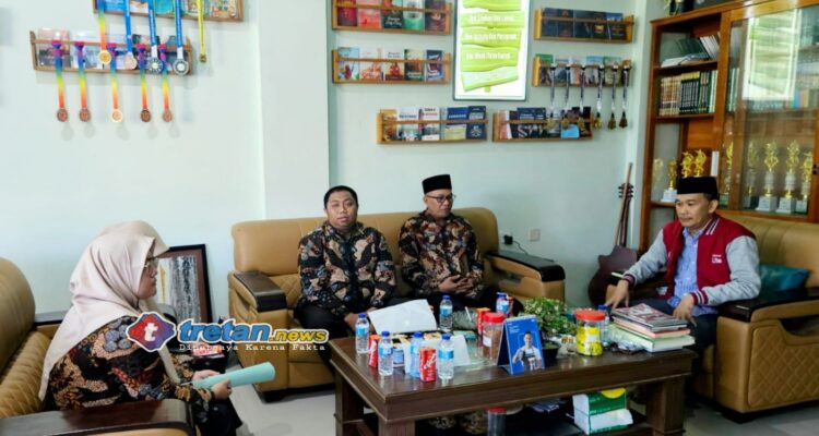 Penandatanganan kerja sama program tahfidz antara MAN 2 Pamekasan dan IBS PKMKK di Pamekasan