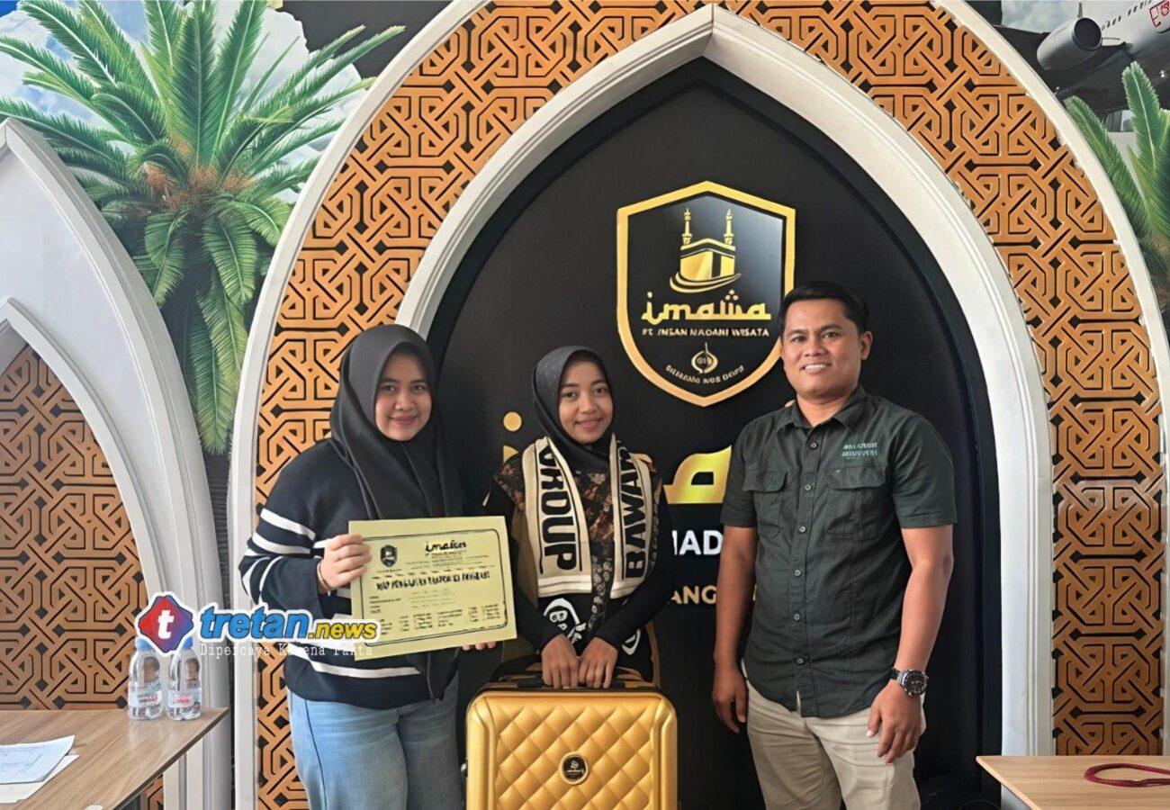 Finance Imawa Tour and Travel Rani Dwi bersama Anis pemenang umrah gratis HUT Kabar Madura