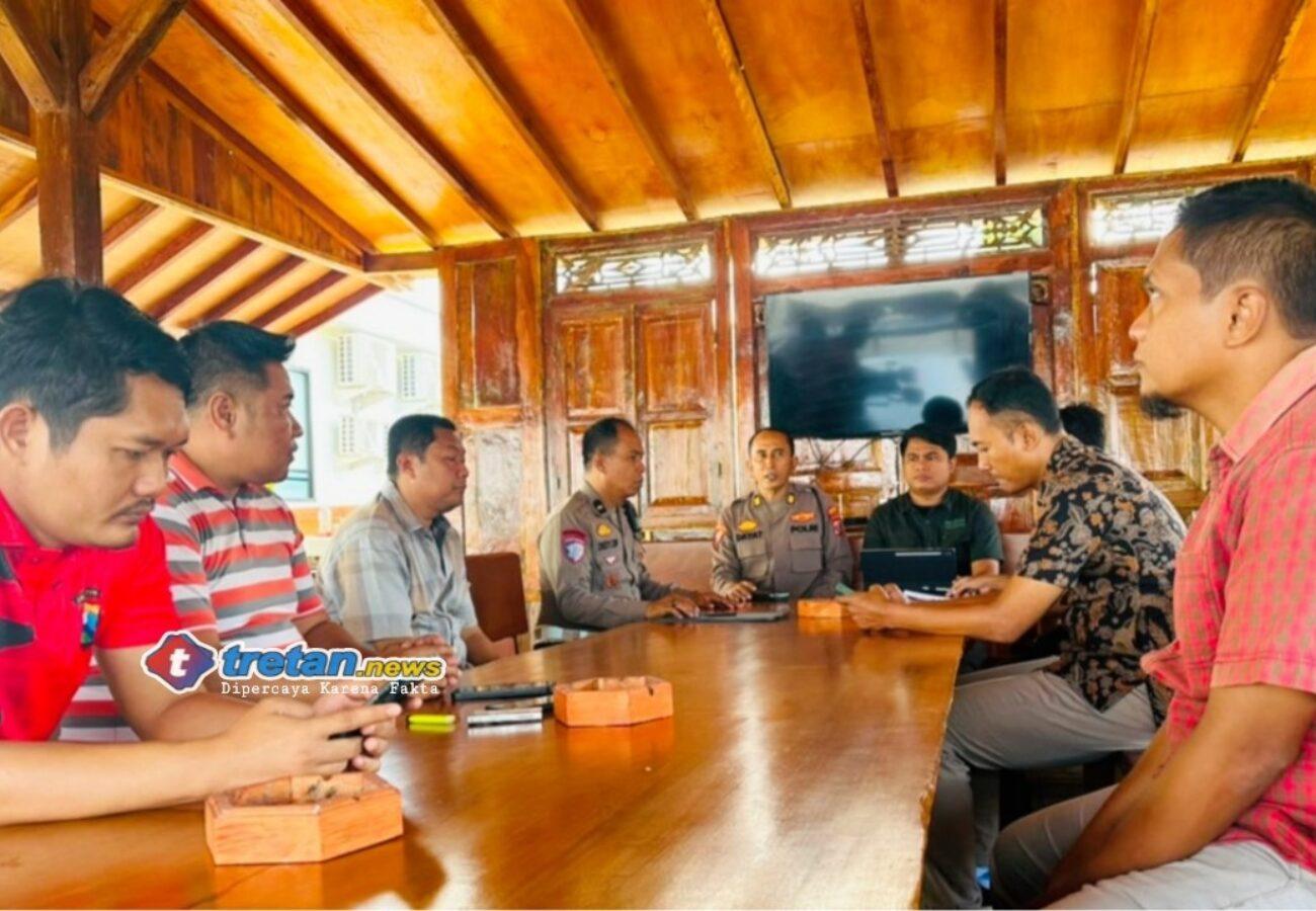 Rapat koordinasi pengamanan Jalan Sehat HUT ke-14 Kabar Madura di Joglo Mapolres Pamekasan