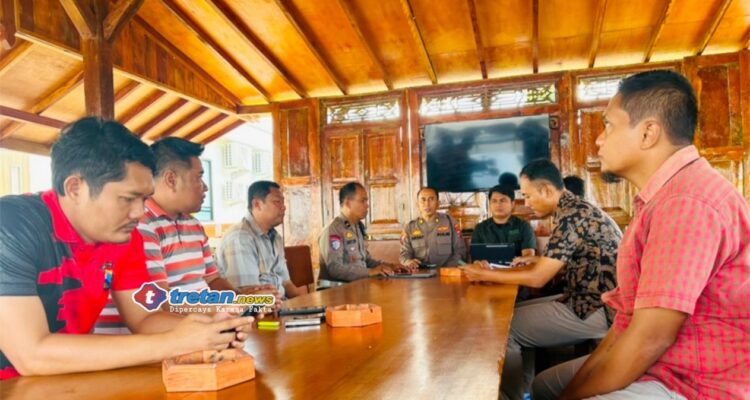 Rapat koordinasi pengamanan Jalan Sehat HUT ke-14 Kabar Madura di Joglo Mapolres Pamekasan