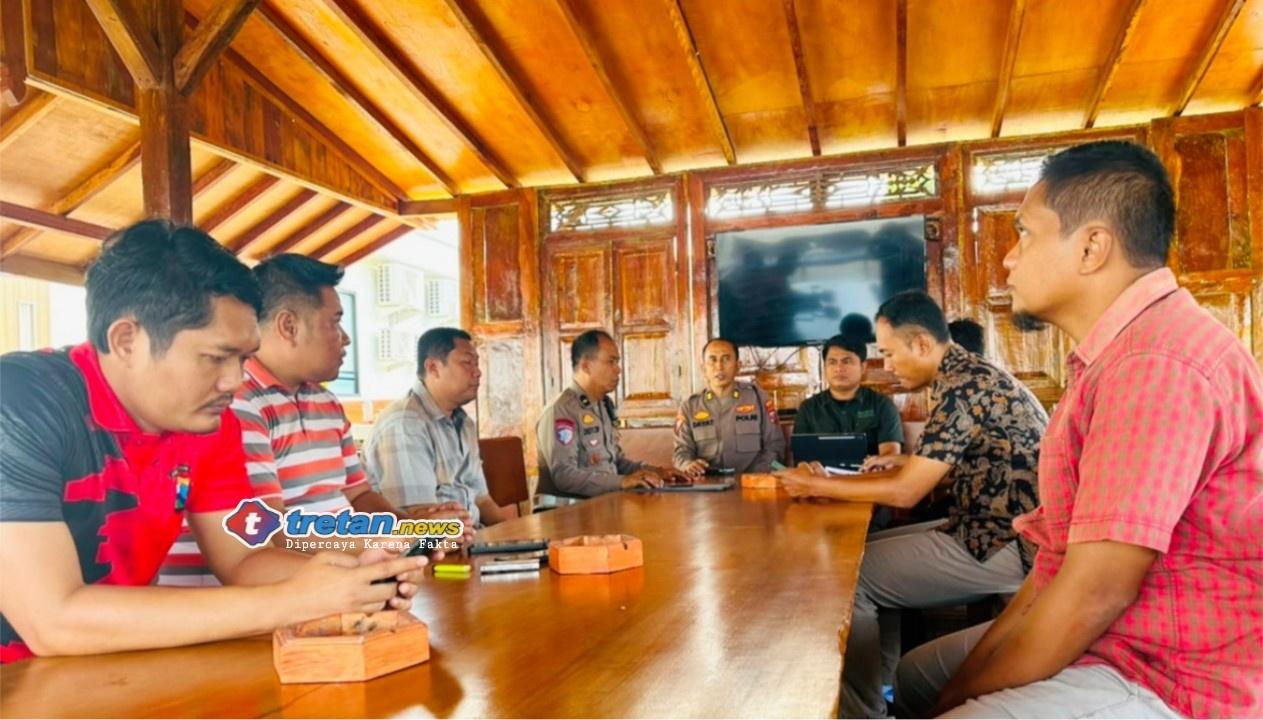 Rapat koordinasi pengamanan Jalan Sehat HUT ke-14 Kabar Madura di Joglo Mapolres Pamekasan