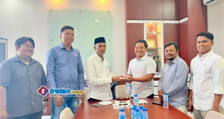 Prof Achmad Muhlis kunjungi Kantor Redaksi Kabar Madura saat HUT ke-14 di Pamekasan