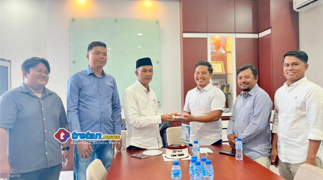Prof Achmad Muhlis kunjungi Kantor Redaksi Kabar Madura saat HUT ke-14 di Pamekasan
