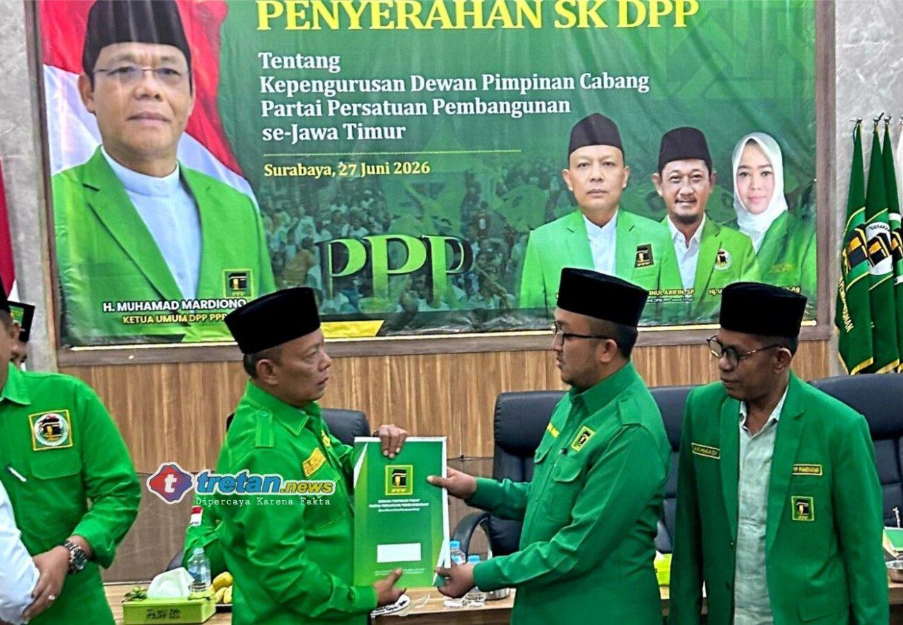 Ra Bakir menerima SK Ketua DPC PPP Pamekasan periode 2026–2031