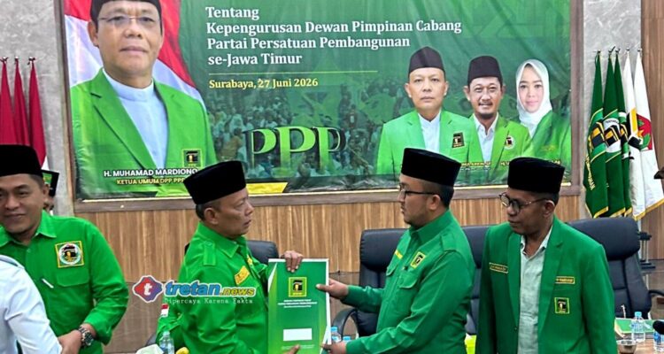 Ra Bakir menerima SK Ketua DPC PPP Pamekasan periode 2026–2031