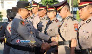 Kapolres Pamekasan memimpin upacara sertijab pejabat utama dan Kapolsek di Mapolres Pamekasan