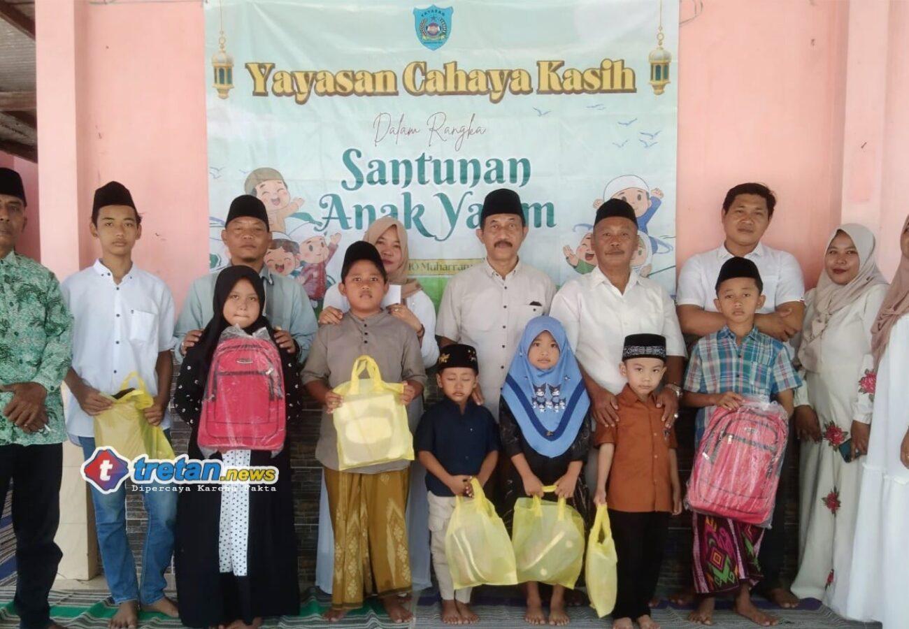 Yayasan Cahaya Kasih memberikan santunan kepada anak yatim di Pamekasan