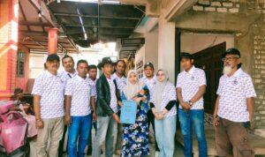 Foto saat penyerahan bantuan sebelum berangkat HUT ke-5 AWAS, Berbagi Sebelum Berselebrasi : Tebar Manfaat bagi Masyarakat Lebih Utama