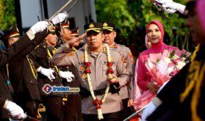 akbp-wahyu-hidayat-kapolres-pamekasan AKBP Wahyu Hidayat saat tradisi penyambutan Kapolres Pamekasan